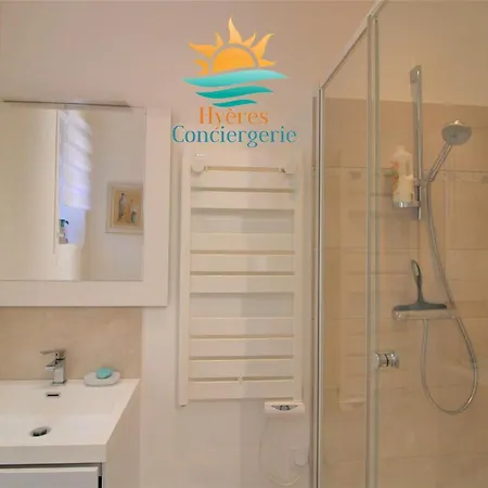 Villa La Petite Ourse-200M Plage-Clim/Wifi/Parking * Йер